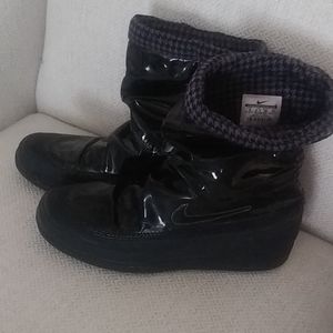 Nike women's black rain boots